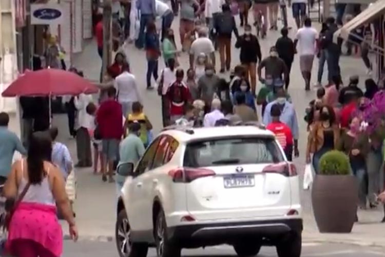 Vitória da Conquista tem aglomeração e movimento intenso após reabertura do comércio