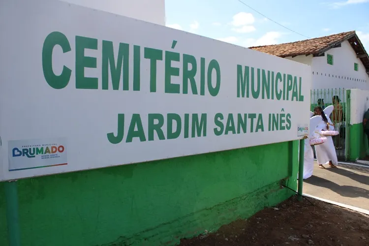 Brumado: Dia de Finados com entrega da praça de estacionamento no cemitério Jardim Santa Inês