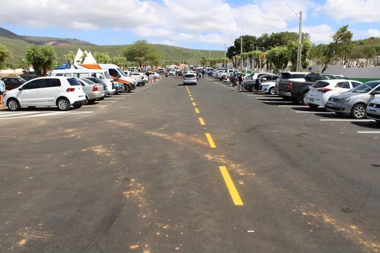 Brumado: Dia de Finados com entrega da praça de estacionamento no cemitério Jardim Santa Inês