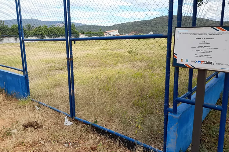 Brumado: Obra mal executada deixa campo inutilizado e abandonado pelo poder público