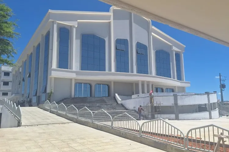 Guanambi: Em fase final de obras, a maior sede da Congregação Cristã no interior baiano