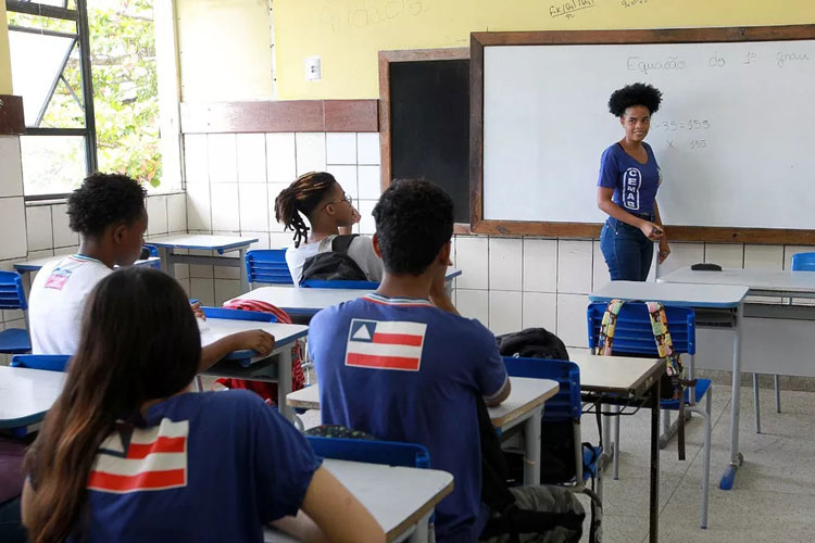 Governo da Bahia lança edital com 52 mil vagas de monitoria para o Programa Mais Estudo