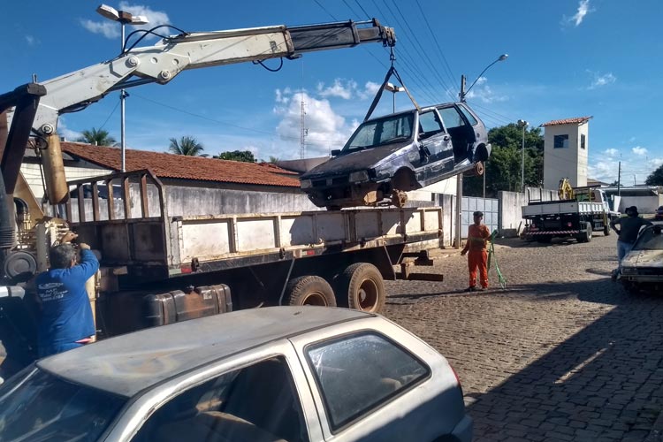 Brumado: Iniciada retirada de veículos do pátio da 20ª Coorpin visando construir espaço Maria da Penha