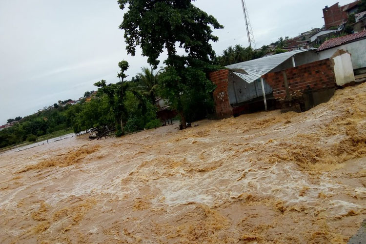 Bebê de 1 ano é a 17ª morte provocada pela chuva na Bahia