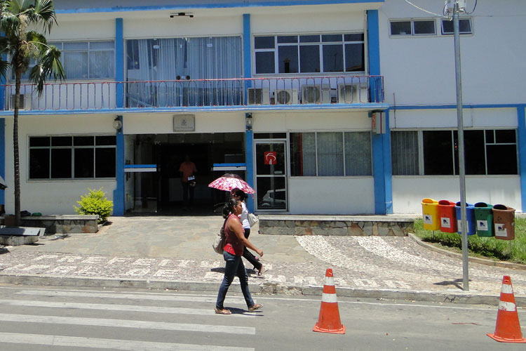 Prefeitura de Brumado avalia imóveis para ampliar e construir escolas no município