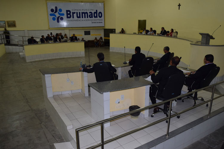 Prefeito, vice e vereadores de Brumado vão receber 13º salário e férias