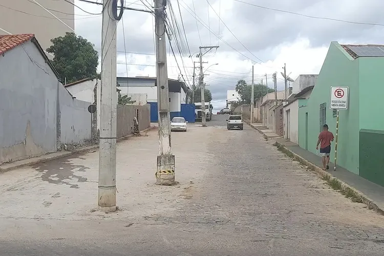 Brumado: Prefeito fotografa veículos em ato de infração e evnia para SMTT gerar multa