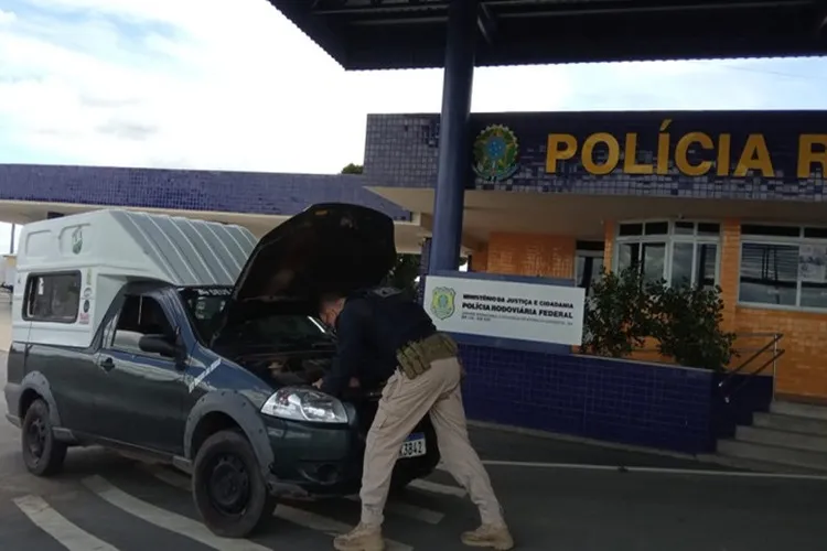 Motorista de Ibicoara é preso trafegando com veículo roubado em Vitória da Conquista