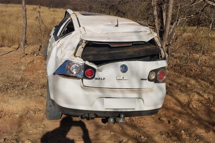 Jovem de 22 anos fica ferido após capotamento na zona rural de Urandi