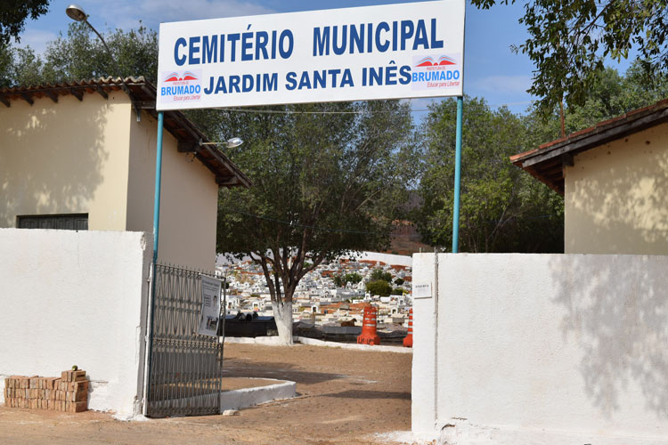 Com carrinho de mão, arrombadores furtam geladeira do Cemitério Jardim Santa Inez em Brumado