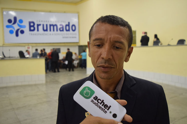 'É o prefeito quem comanda os votos na Câmara de Brumado', desabafou o vereador Lek Cabeleireiro