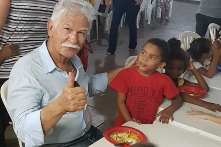 Prefeito de Brumado almoça com alunos da rede municipal para comprovar qualidade na alimentação