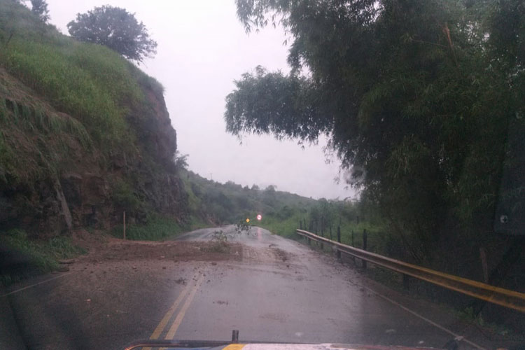 Após fortes chuvas, Serra do Marçal é interditada em Vitória da Conquista