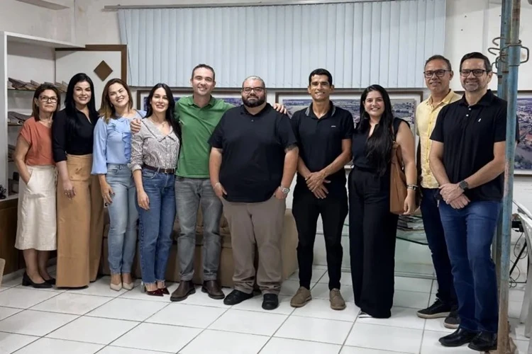 Prefeito recebe diretoria eleita da CDL para impulsionar comércio em Brumado