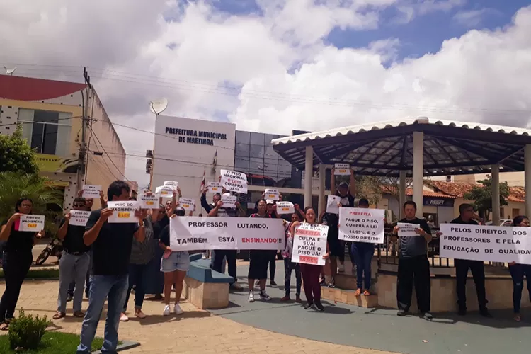 Maetinga: Prefeitura resiste em pagar reajuste e professores podem entrar em greve