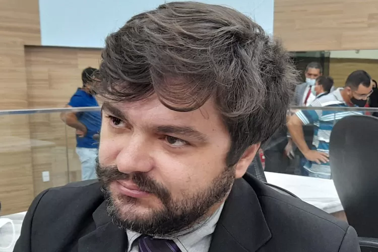 Vereador Tiago Amorim renuncia ao cargo de segundo secretário na Câmara de Brumado