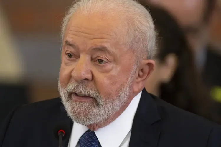 Lula corta R$ 4 bilhões em verbas de bolsas de estudo, educação básica e Farmácia Popular