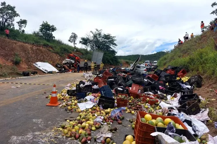 Uma pessoa morre e outra fica ferida em acidente com caminhão de Brumado na BR-251