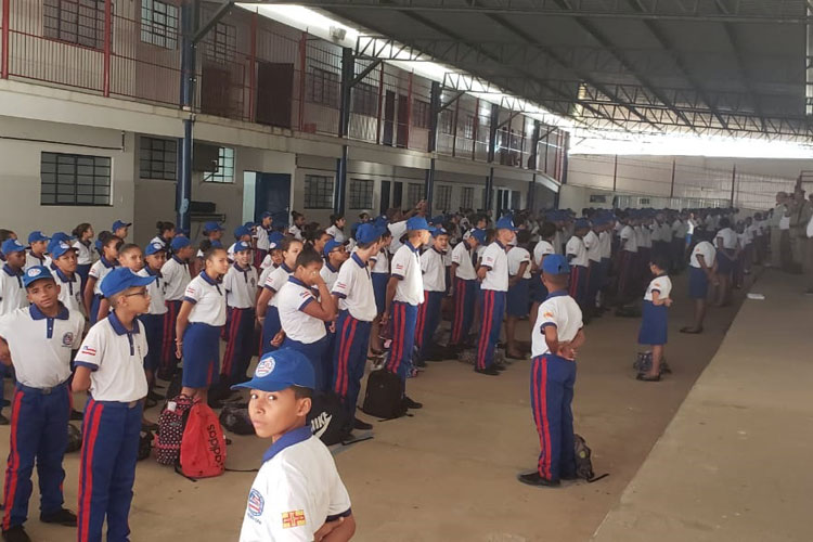 Semec e 34ª CIPM restabelecem parceria de escola com modelo militar em Brumado