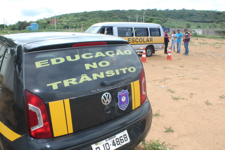 Brumado: Mesmo com resistência de parte da categoria, SMTT inicia vistorias nas vans escolares