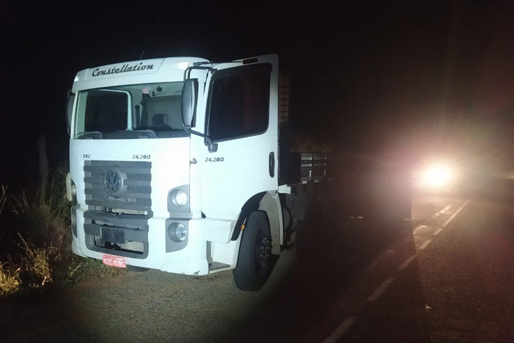 Polícia Militar recupera caminhão furtado na cidade de Bom Jesus da Lapa