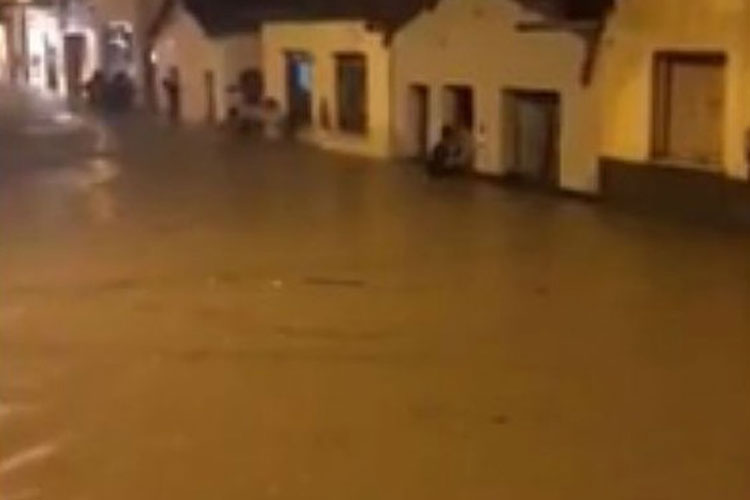 Chuvas deixam mais de 300 moradores desabrigados em Itarantim