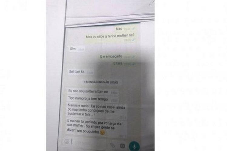 Mulher flagra papo de marido com outra no WhatsApp  e manda imprimir panfletos pela cidade