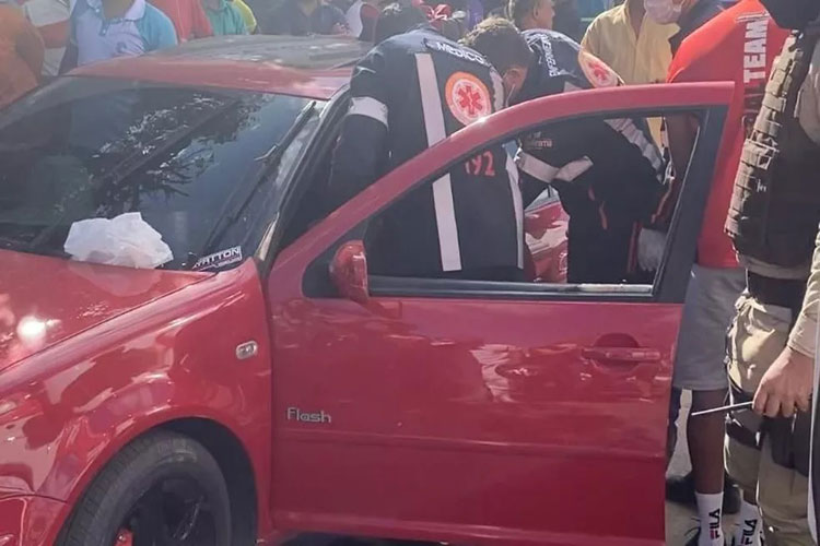 Homem é morto a tiros dentro do próprio carro em Ibotirama