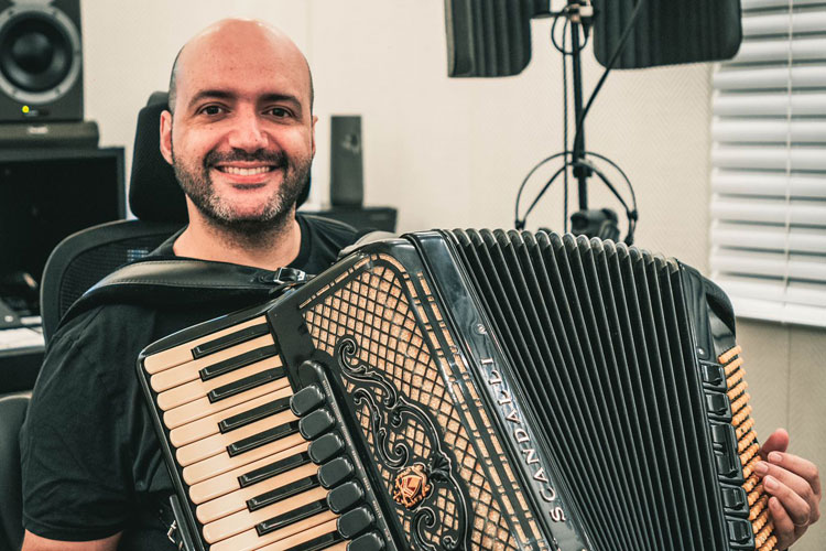 Banda Rasta Chinela volta a gravar com um dos maiores produtores musicais do Brasil