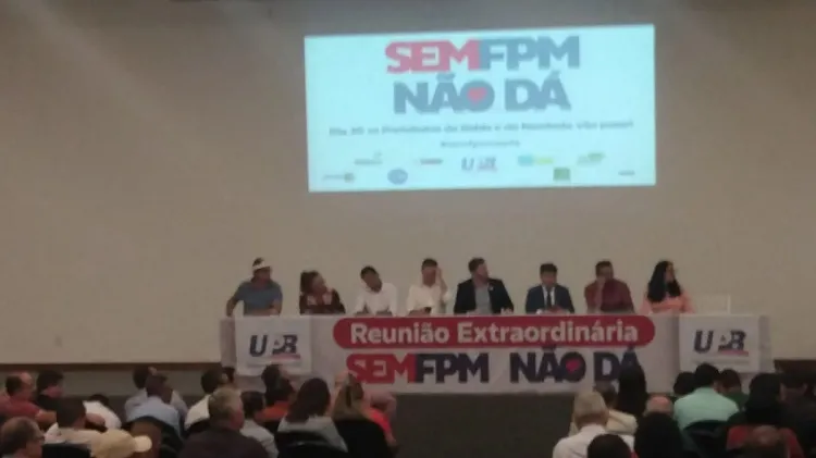 Prefeitos falam em 'união' para lutar contra queda do FPM
