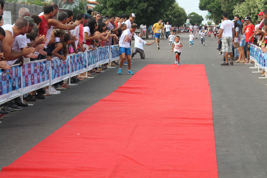 Maratoninha garante a festa antecipada de natal do esporte para a garotada em Brumado