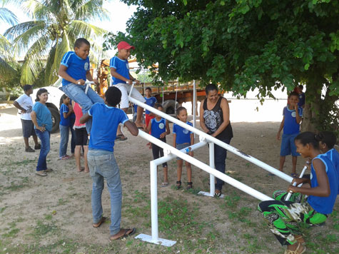 Jeep Clube beneficia escola da zona rural de Brumado