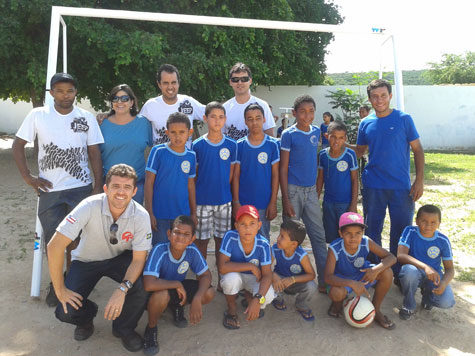 Jeep Clube beneficia escola da zona rural de Brumado