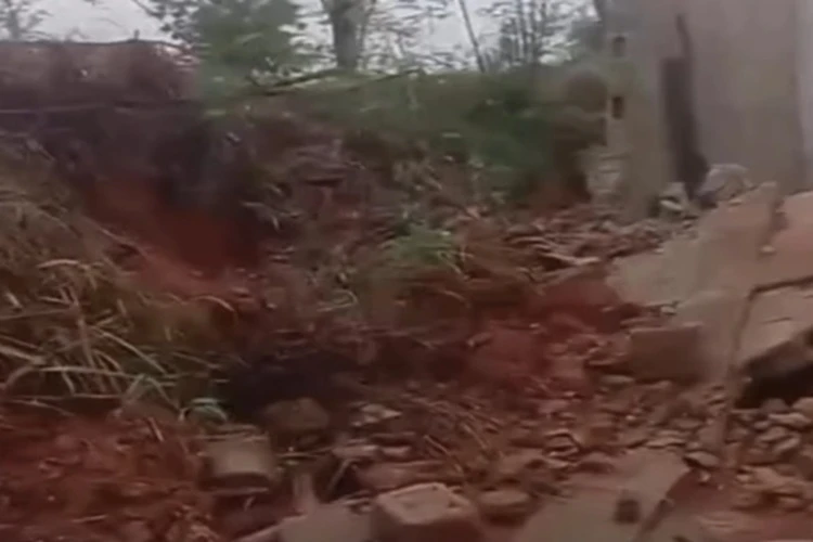 Chuvas fortes causam danos em creche de Macaúbas e aulas são suspensas