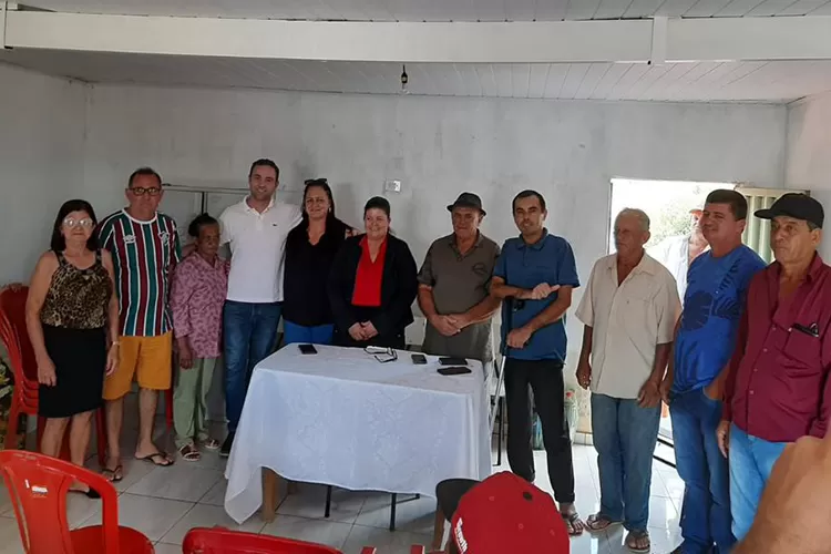 Fabrício Abrantes vistoria sistema de água e participa de reunião na zona rural de Brumado