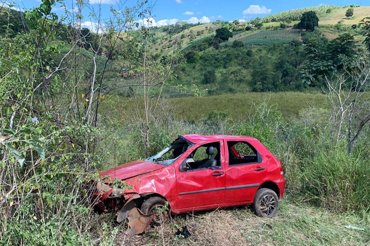 Jaguaquara: Criança morre e outras cinco pessoas ficam feridas em acidente de carro