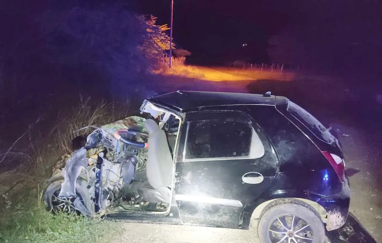 Motorista desvia de jegue, invade a contramão e bate em caminhão e carro em Juazeiro