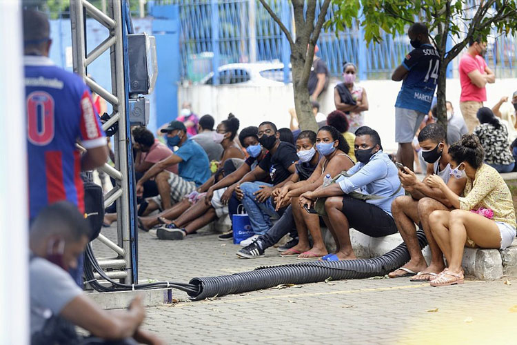 Bahia mantém alta de novos casos de Covid-19 e tem maior número desde março