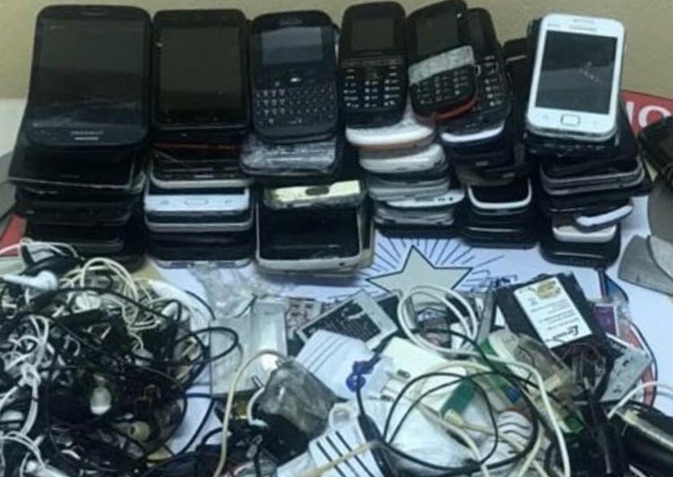 Mais de 60 celulares são apreendidos em celas do Complexo Penitenciário da Mata Escura em Salvador