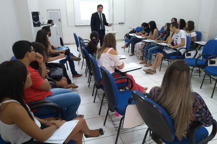 Seminário de práticas jurídicas reúne estudantes, advogados e juízes na Uneb de Brumado