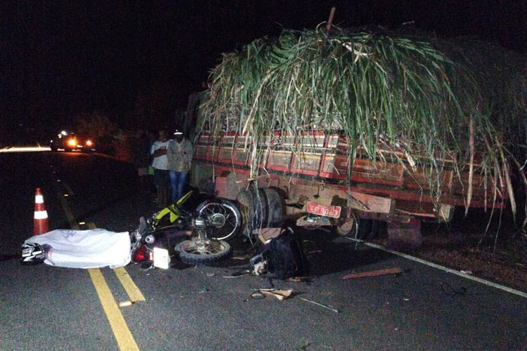 Tanhaçu: Idoso morre após colidir motocicleta em caminhão estacionado com defeito na BA-142