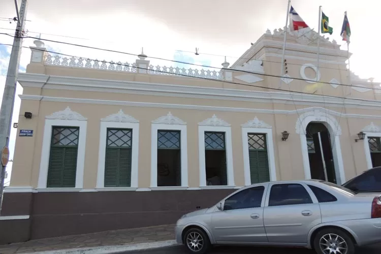 Prefeitura de Vitória da Conquista abre concurso para 214 vagas na área de educação