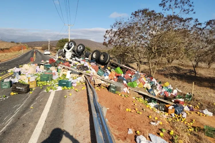 Motorista fica gravemente ferido na BA-026, entre Rio do Antônio e Caculé