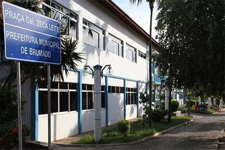 Prefeitura de Brumado decreta suspensão de novas contratações temporárias
