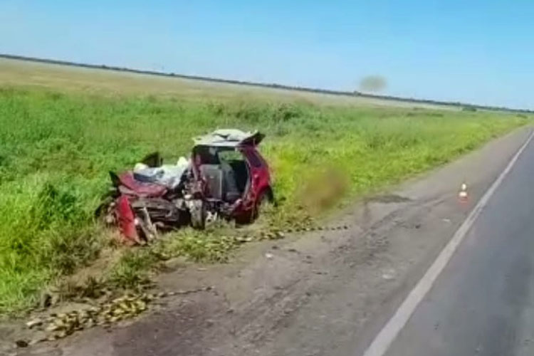 Motorista morre após batida entre carro e carreta na BR-242, no oeste da Bahia