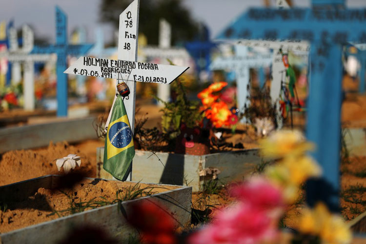 Covid-19: 3ª onda deve acelerar mortes nas próximas semanas, alertam especialistas