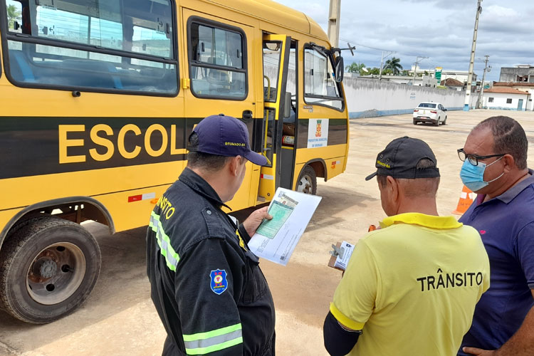 Brumado: Vistoria do transporte escolar é iniciada dois meses após começo do ano letivo