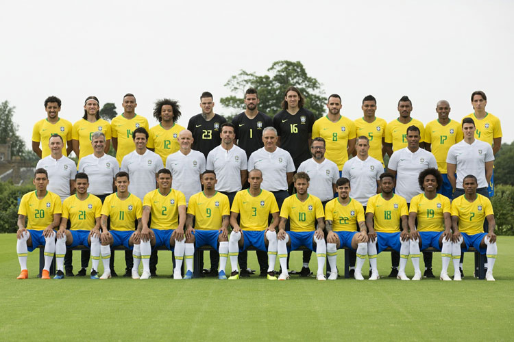 CBF divulga foto oficial do time e da comissão técnica do Brasil