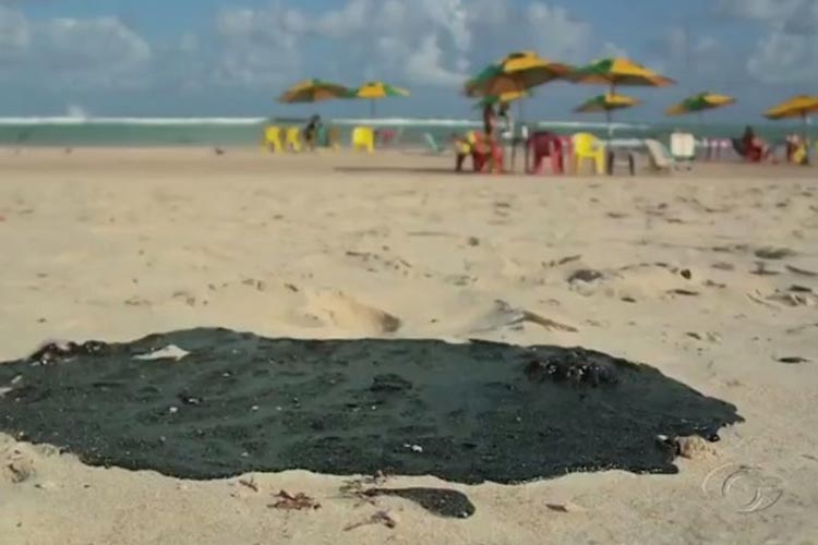 'O pior está por vir', diz presidente sobre as manchas em praias