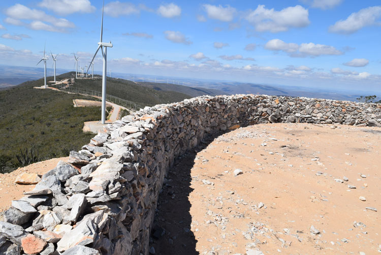 Obras do Parque Eólico de Cristalândia preservam cerca de pedras da época da ocupação de Brumado